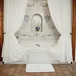 Hotel La Bastide De - Et Restaurant - Teritoria 4*