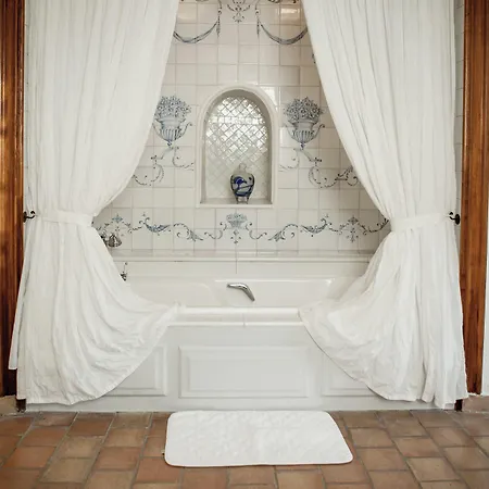 Hotel La Bastide De - Et Restaurant - Teritoria 4*