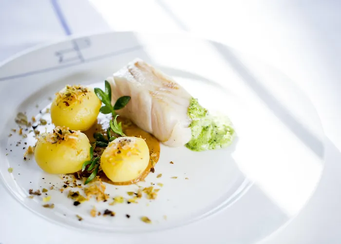 Hotel La Bastide De - Les Collectionneurs 4*