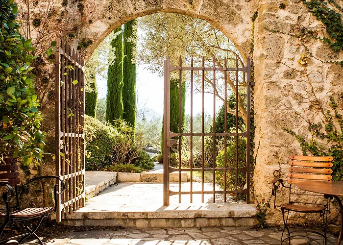 La Bastide De - Les Collectionneurs Hotel